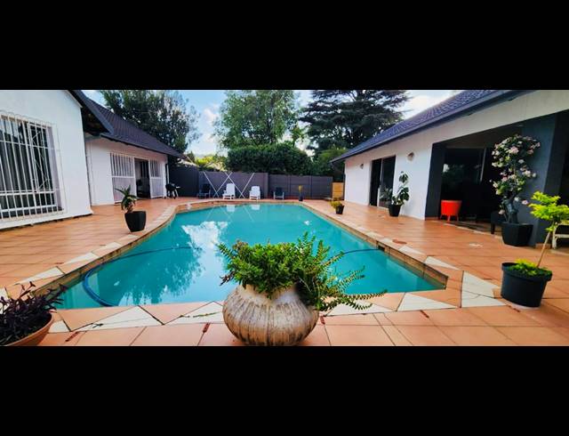 4 BEDROOM FREEHOLD FOR SALE IN ALBERANTE